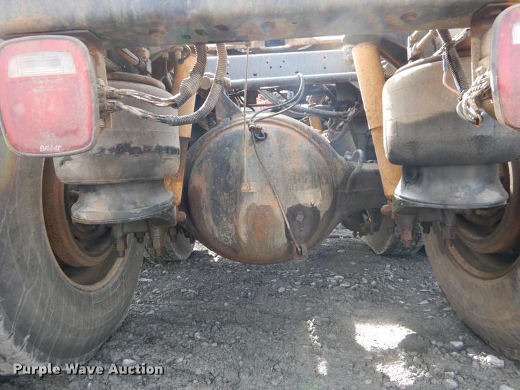 image for item DE3859 2003 Peterbilt 378 semi truck