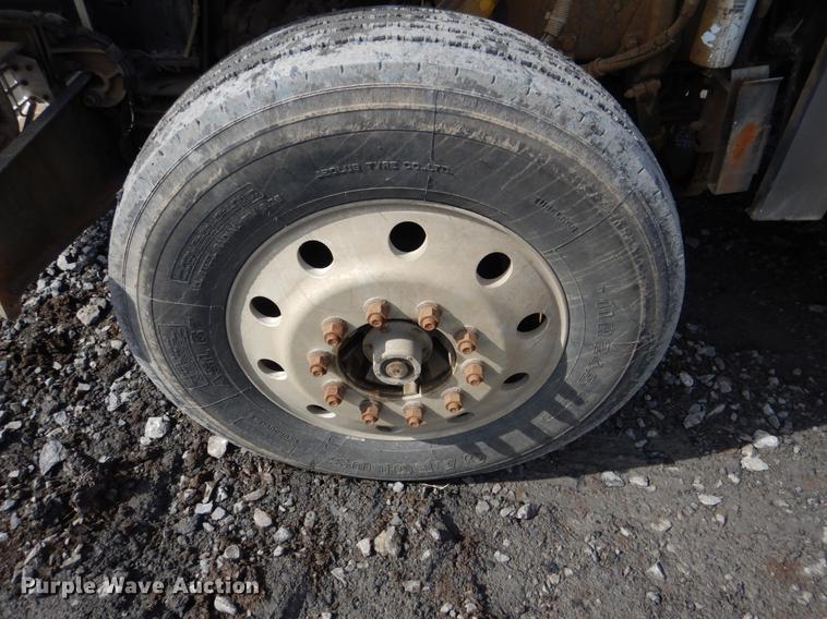 image for item DE3859 2003 Peterbilt 378 semi truck