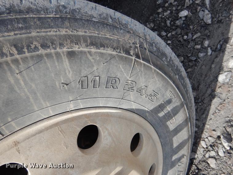 image for item DE3859 2003 Peterbilt 378 semi truck