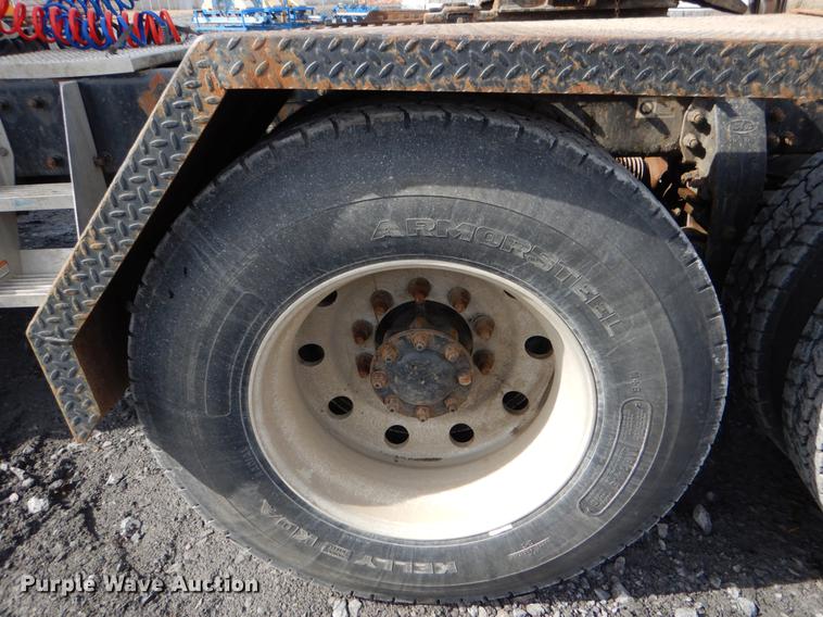 image for item DE3859 2003 Peterbilt 378 semi truck