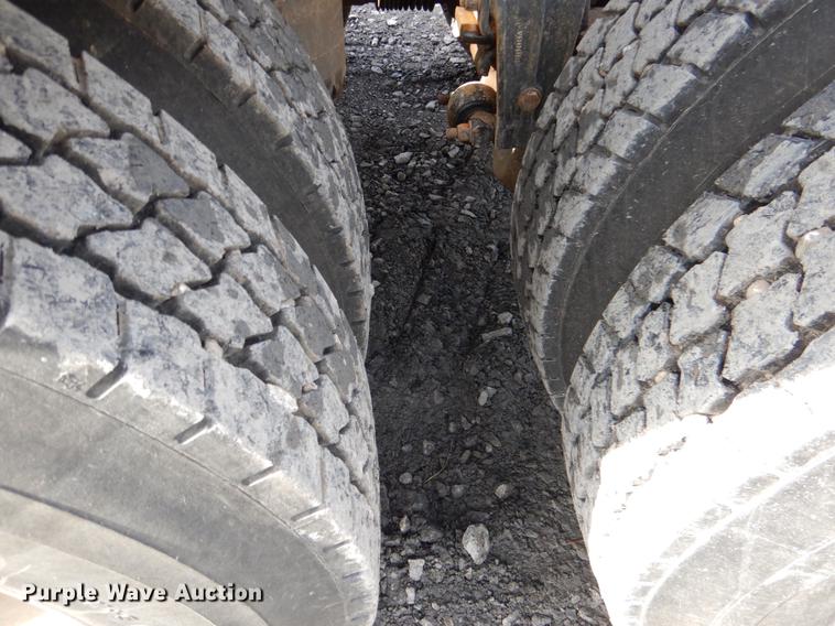 image for item DE3859 2003 Peterbilt 378 semi truck