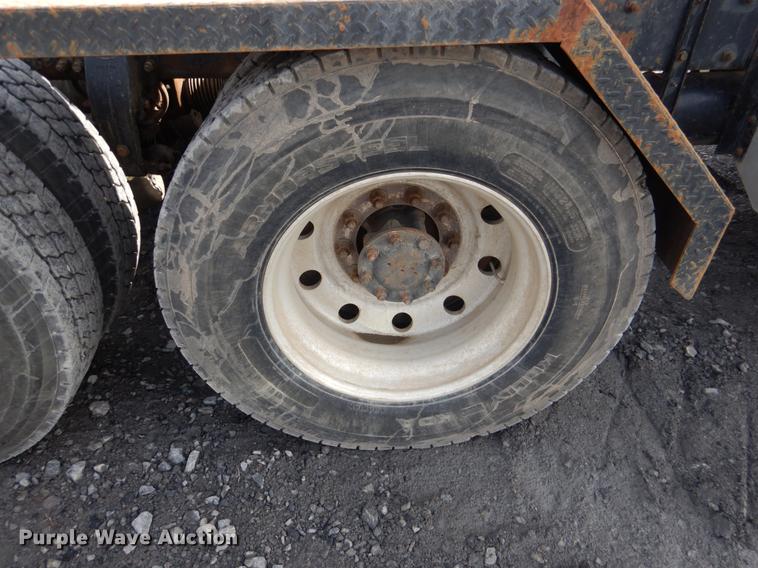 image for item DE3859 2003 Peterbilt 378 semi truck