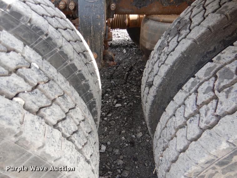 image for item DE3859 2003 Peterbilt 378 semi truck