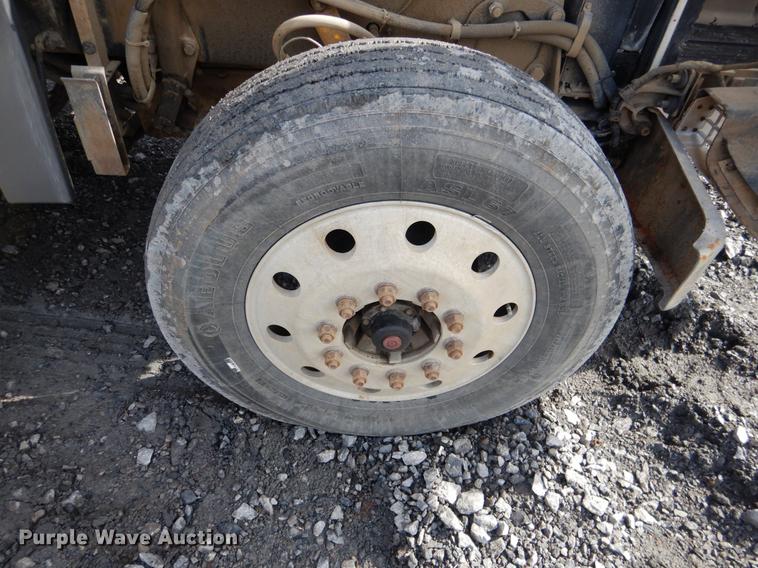 image for item DE3859 2003 Peterbilt 378 semi truck