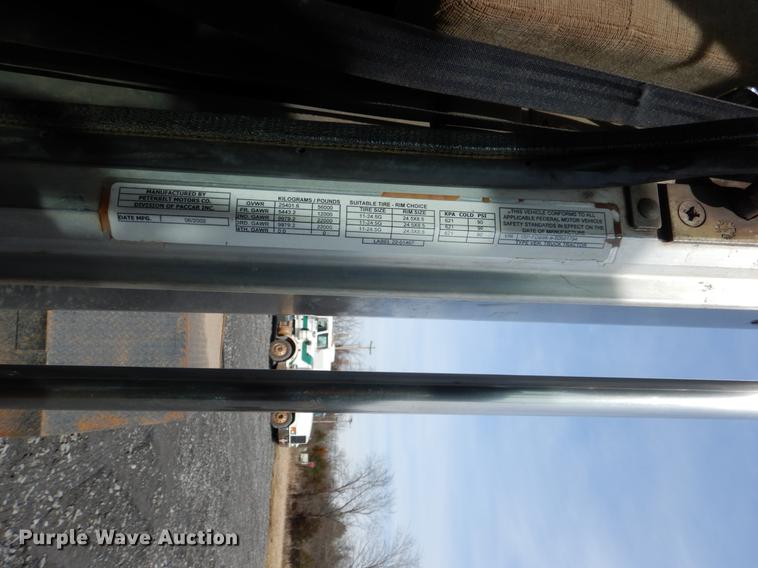 image for item DE3859 2003 Peterbilt 378 semi truck