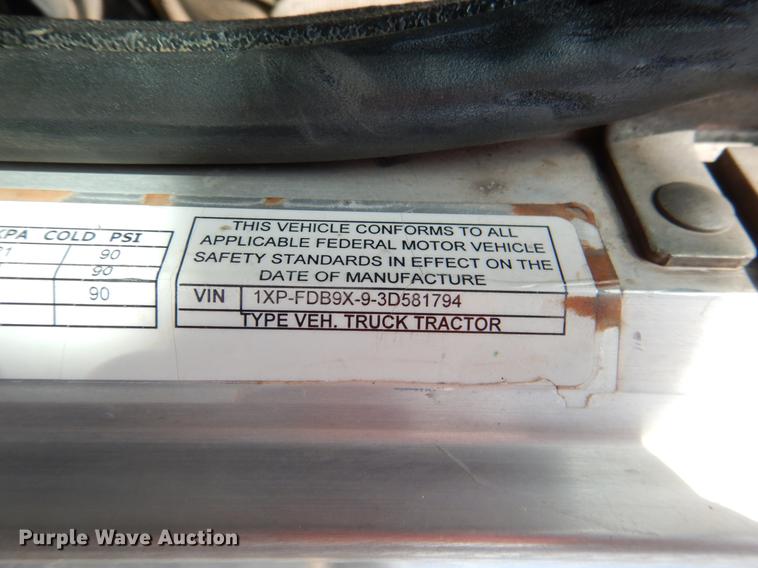 image for item DE3859 2003 Peterbilt 378 semi truck