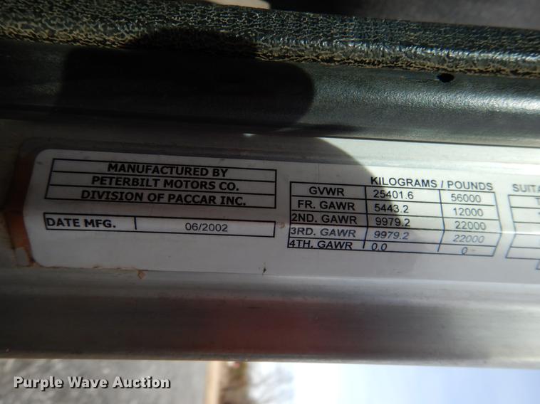 image for item DE3859 2003 Peterbilt 378 semi truck