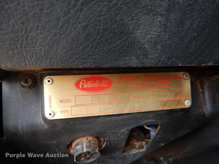 image for item DE3859 2003 Peterbilt 378 semi truck