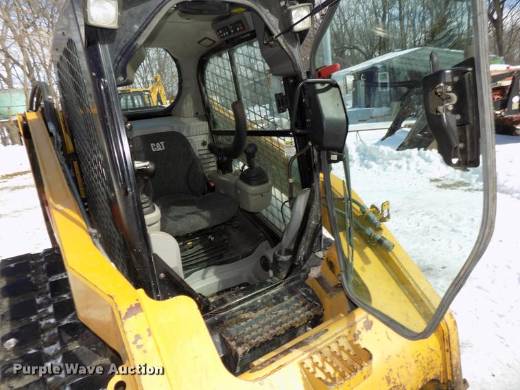 image for item DE7613 2010 Caterpillar 279C skid steer