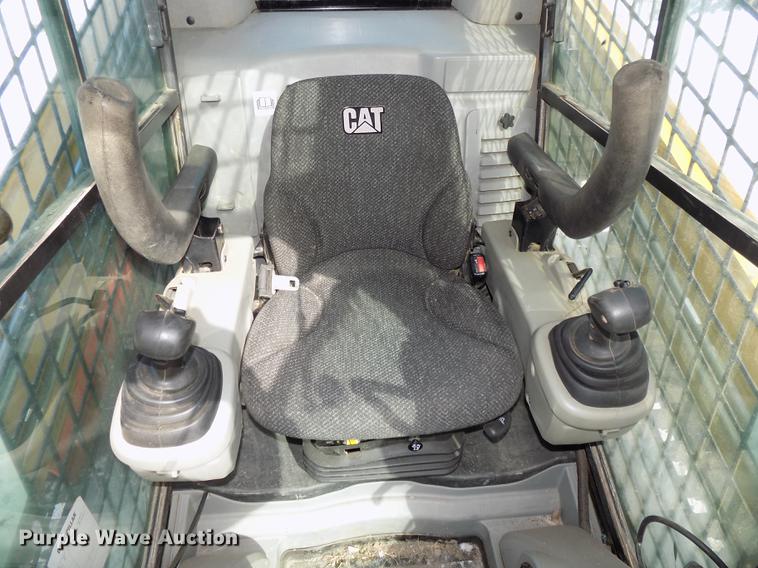 image for item DE7613 2010 Caterpillar 279C skid steer