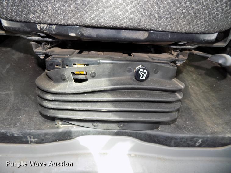 image for item DE7613 2010 Caterpillar 279C skid steer