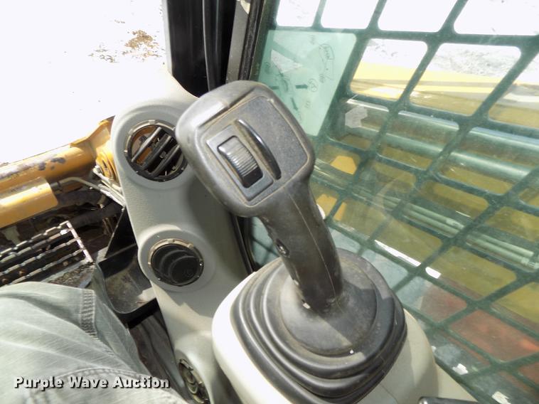 image for item DE7613 2010 Caterpillar 279C skid steer