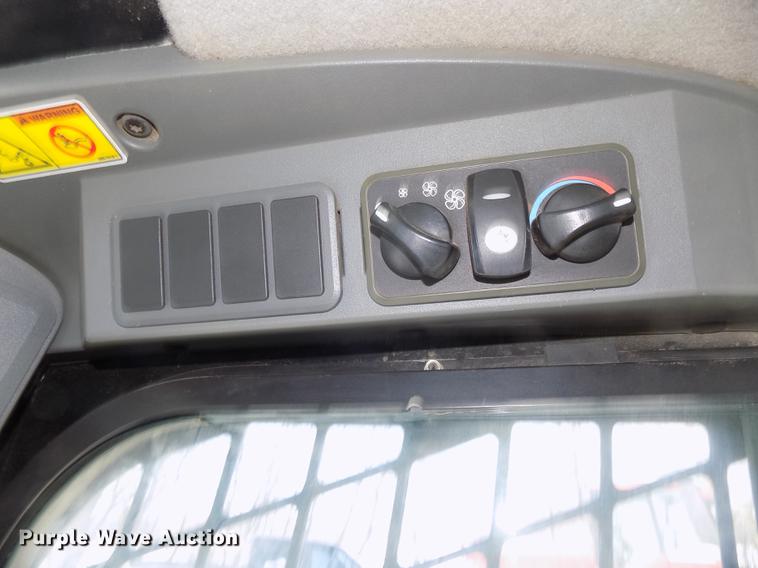 image for item DE7613 2010 Caterpillar 279C skid steer