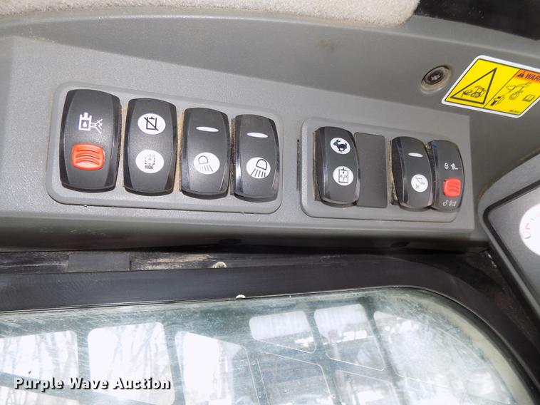 image for item DE7613 2010 Caterpillar 279C skid steer