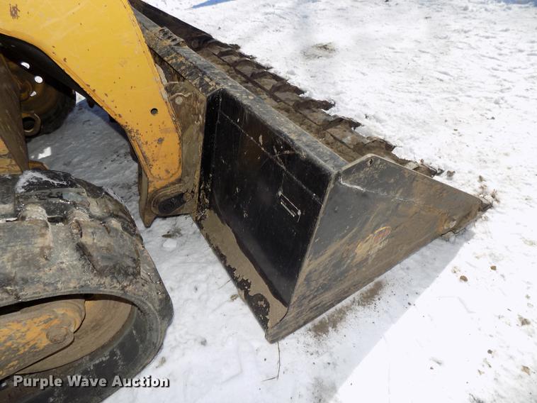 image for item DE7613 2010 Caterpillar 279C skid steer