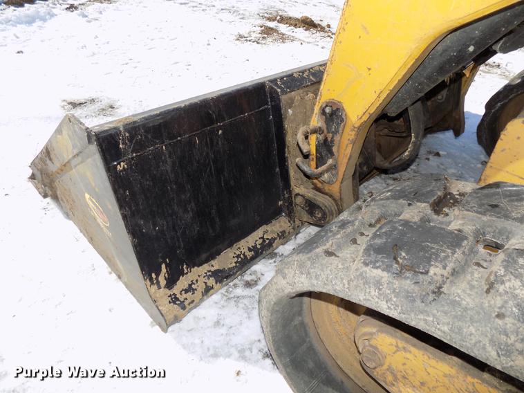 image for item DE7613 2010 Caterpillar 279C skid steer