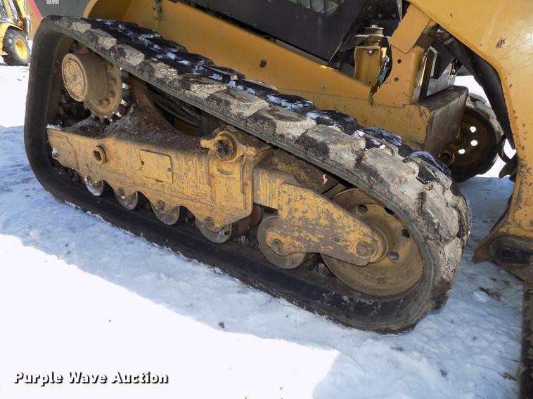 image for item DE7613 2010 Caterpillar 279C skid steer