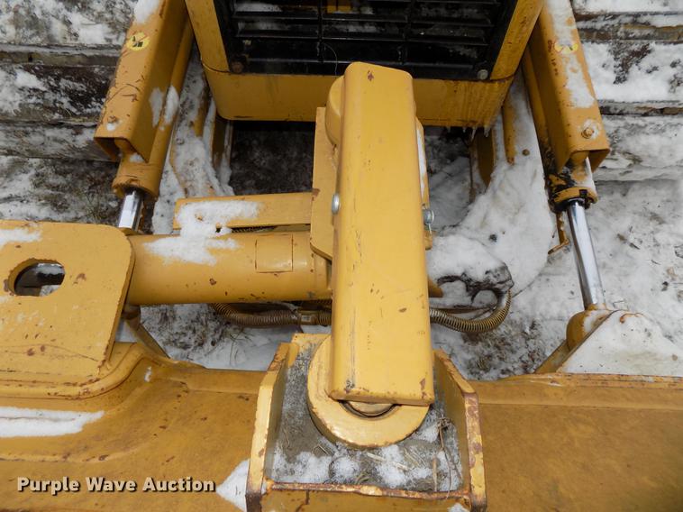 image for item DE7616 2002 Caterpillar D4G LGP dozer