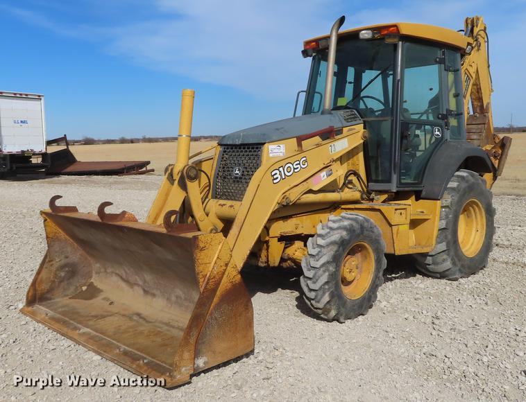 image for item DF1354 2006 John Deere 310SG backhoe