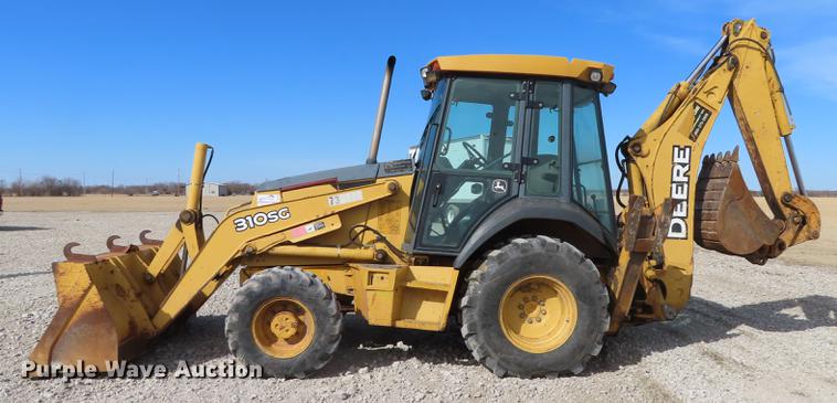 image for item DF1354 2006 John Deere 310SG backhoe