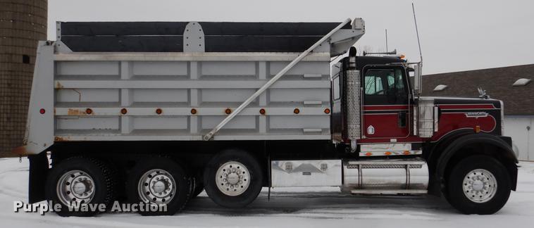 image for item DF3286 2005 Kenworth W900 dump truck