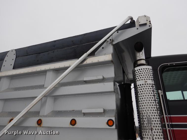 image for item DF3286 2005 Kenworth W900 dump truck