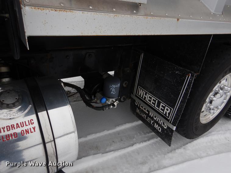 image for item DF3286 2005 Kenworth W900 dump truck