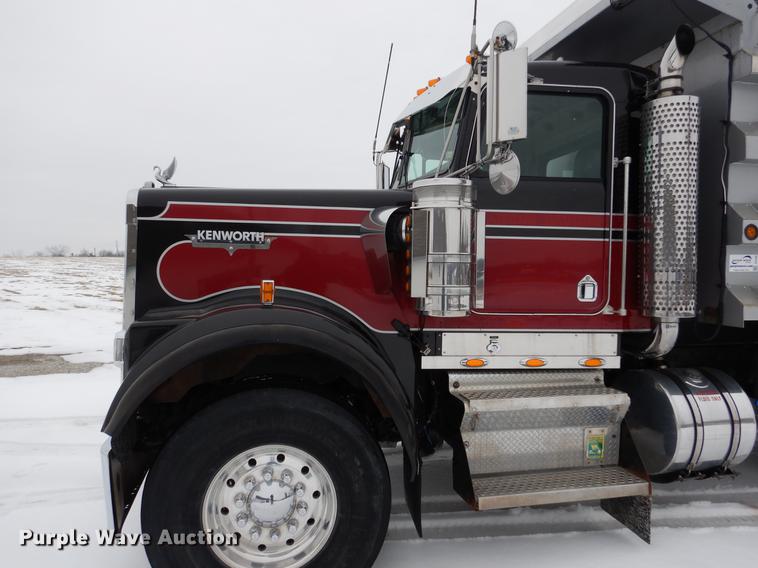 image for item DF3286 2005 Kenworth W900 dump truck