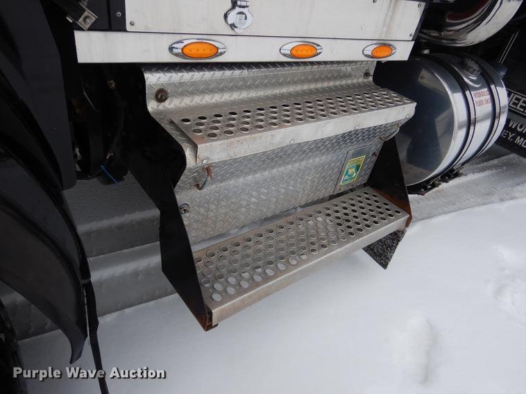 image for item DF3286 2005 Kenworth W900 dump truck