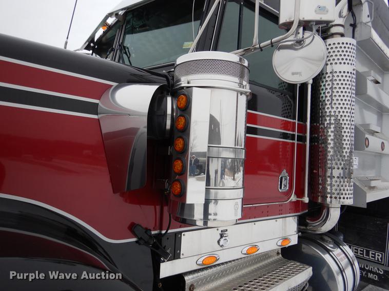 image for item DF3286 2005 Kenworth W900 dump truck