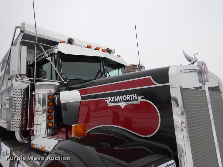 image for item DF3286 2005 Kenworth W900 dump truck