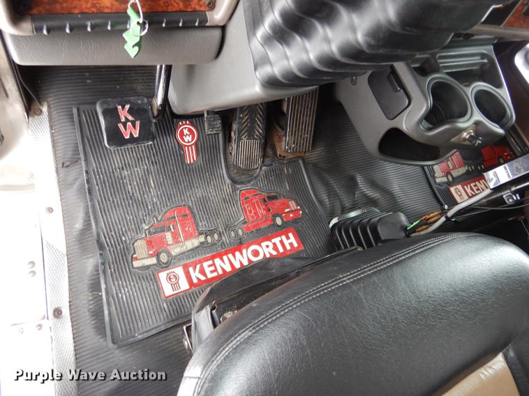 image for item DF3286 2005 Kenworth W900 dump truck