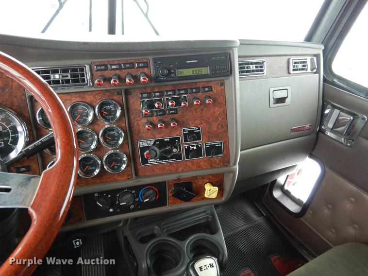 image for item DF3286 2005 Kenworth W900 dump truck