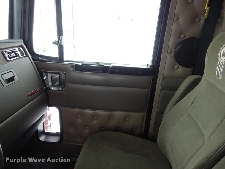 image for item DF3286 2005 Kenworth W900 dump truck