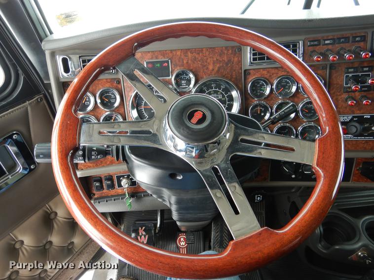 image for item DF3286 2005 Kenworth W900 dump truck