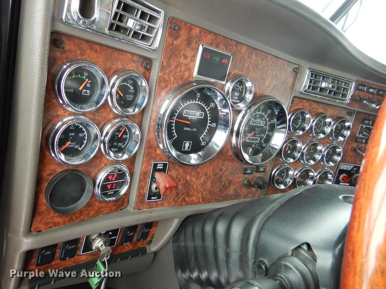 image for item DF3286 2005 Kenworth W900 dump truck