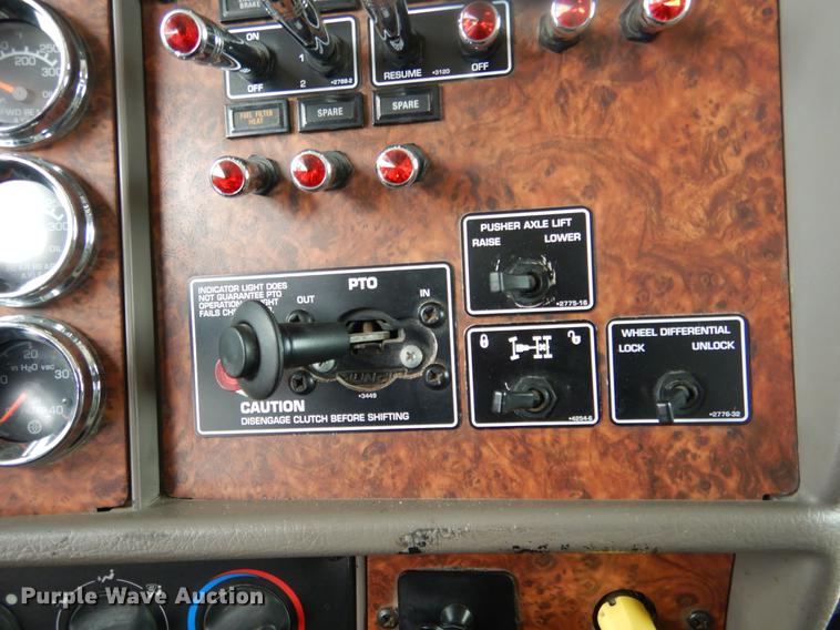 image for item DF3286 2005 Kenworth W900 dump truck