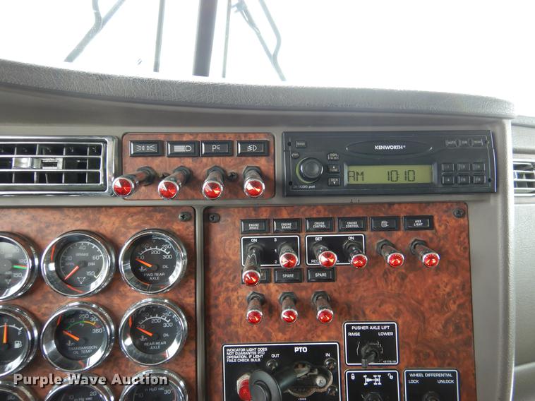 image for item DF3286 2005 Kenworth W900 dump truck