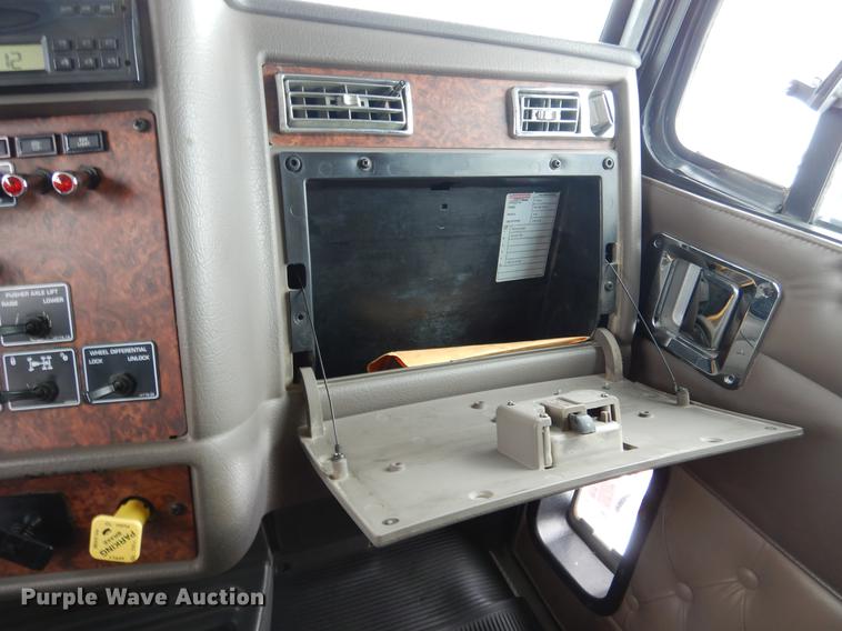 image for item DF3286 2005 Kenworth W900 dump truck