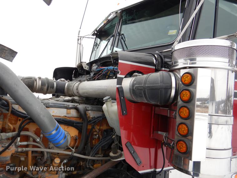 image for item DF3286 2005 Kenworth W900 dump truck