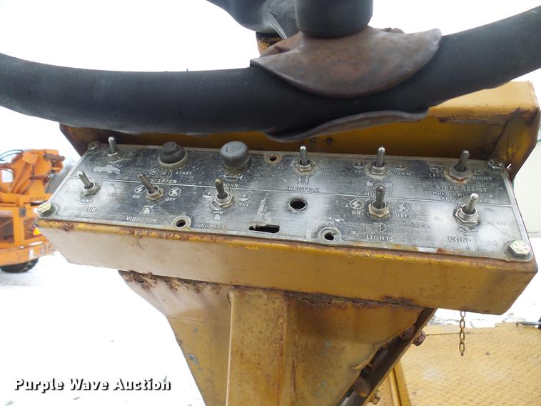 image for item DF7110 Blaw Knox PF115 paver