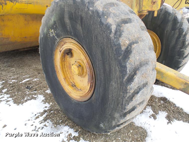 image for item DF7115 Caterpillar 80 scraper