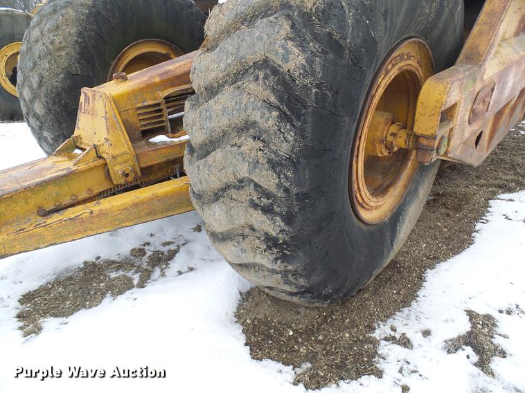 image for item DF7115 Caterpillar 80 scraper