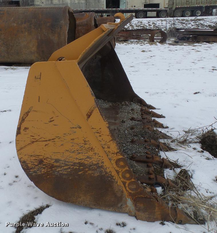 image for item DF7118 Case loader bucket