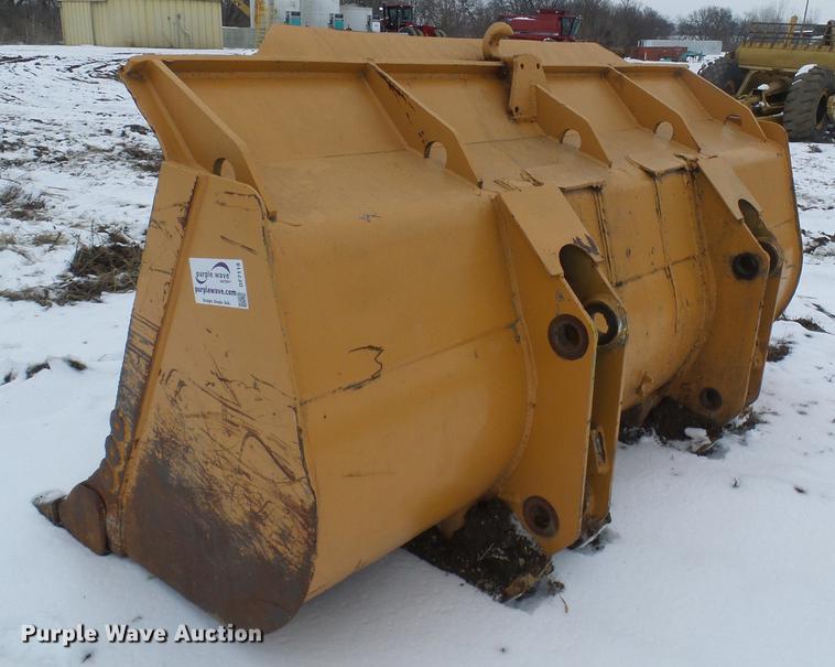 image for item DF7118 Case loader bucket