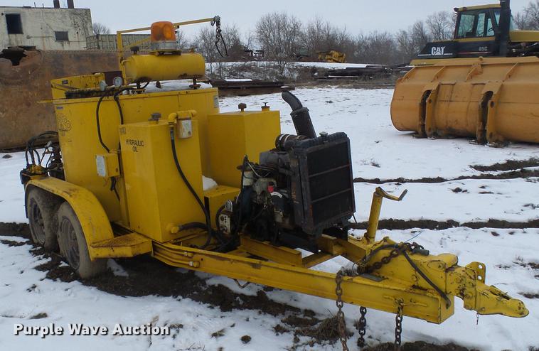 image for item DF7119 1992 Crafco EZ Pour melter applicator