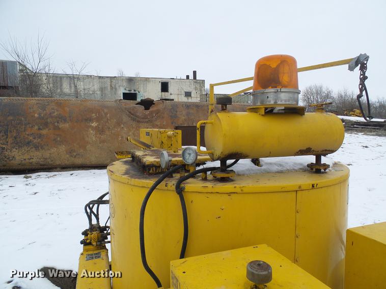 image for item DF7119 1992 Crafco EZ Pour melter applicator