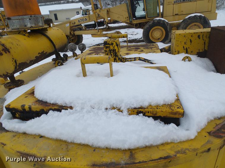 image for item DF7119 1992 Crafco EZ Pour melter applicator