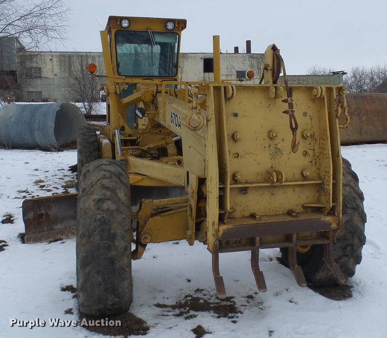 image for item DF7120 1980 John Deere 670A motor grader