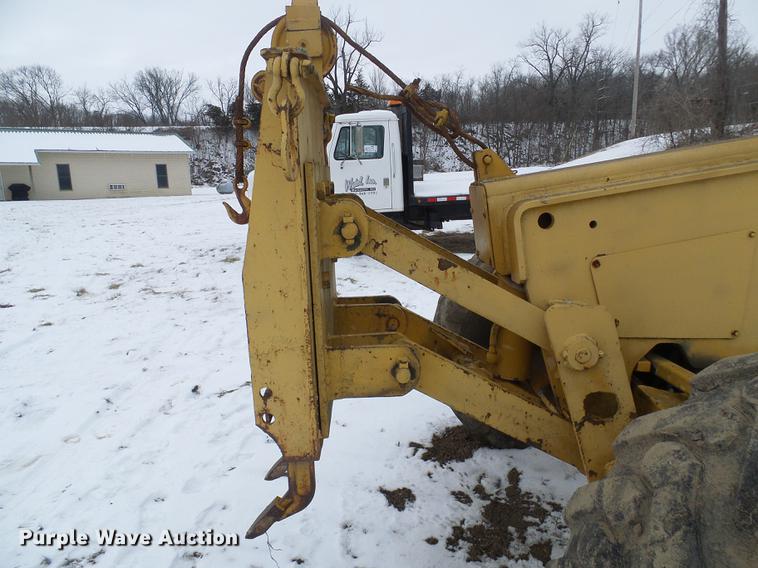 image for item DF7120 1980 John Deere 670A motor grader